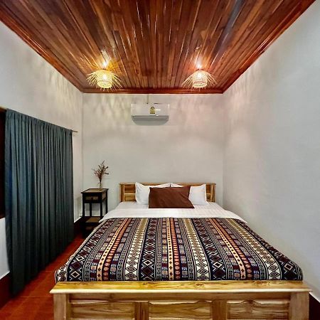 La Casa Hostel Luang Prabang Luaran gambar