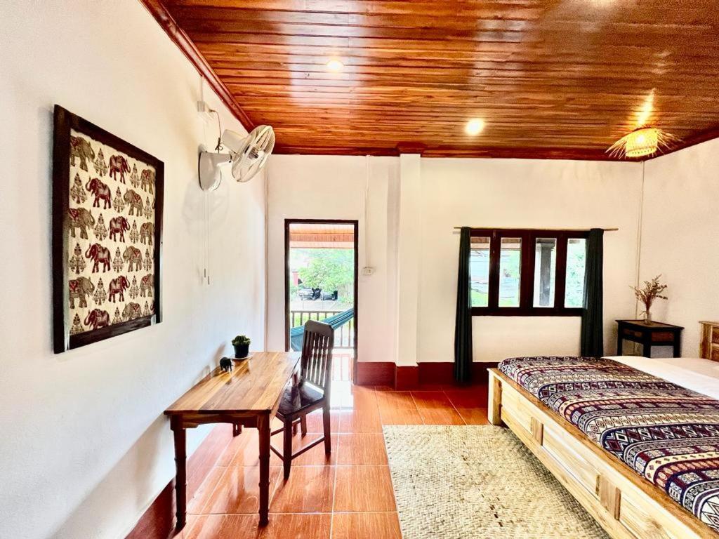 La Casa Hostel Luang Prabang Luaran gambar